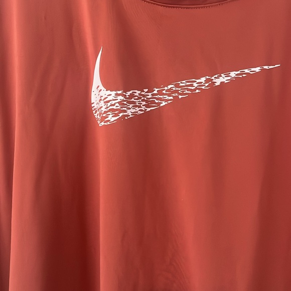 5 for $25 Women’s Nike Swoosh Run SS Top Dry Fit Canyon Rust Size 3XL Reflective - Picture 4 of 9